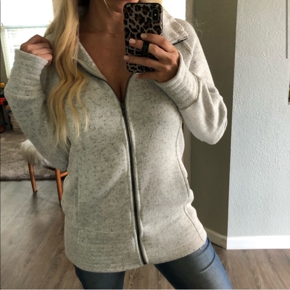 🔄🆕 Reposh Lux Mock Zip Jacket - Picture 3 of 6